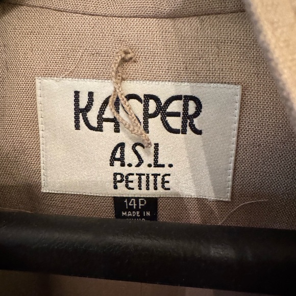 Kasper Tan Pantsuit 14P NWOT - Picture 2 of 11